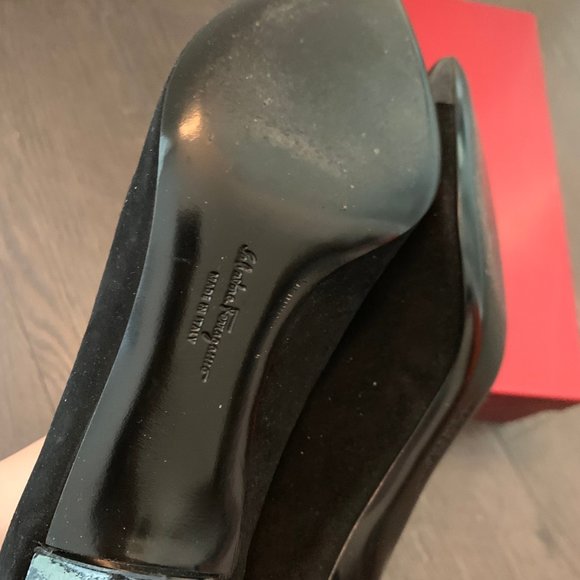 SALVATORE FERRAGAMO POINTY SUEDE PUMPS SIZE 7 C - Picture 5 of 14